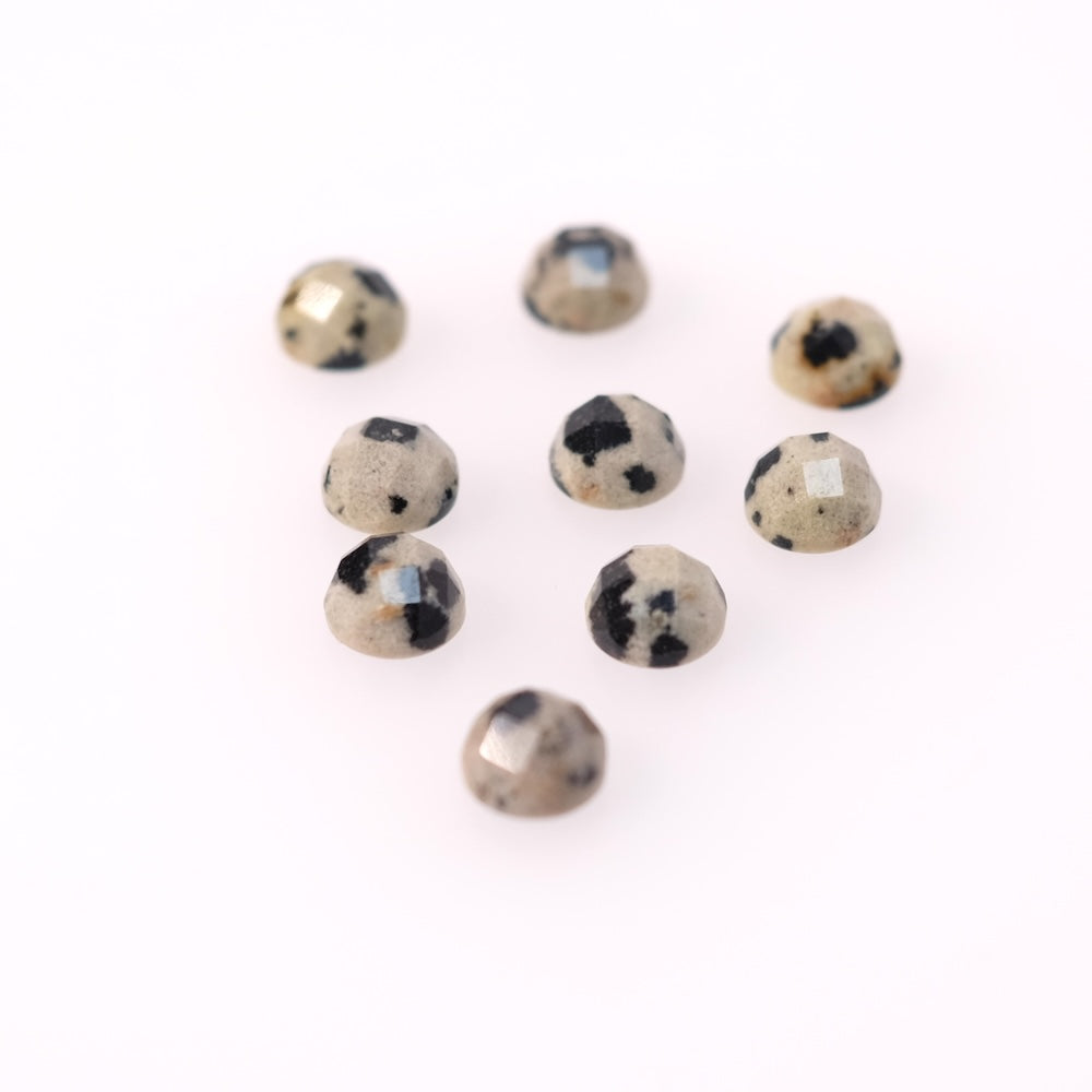 Cabochon en pierre naturelle Rond facetté 6mm Jaspe Dalmatien