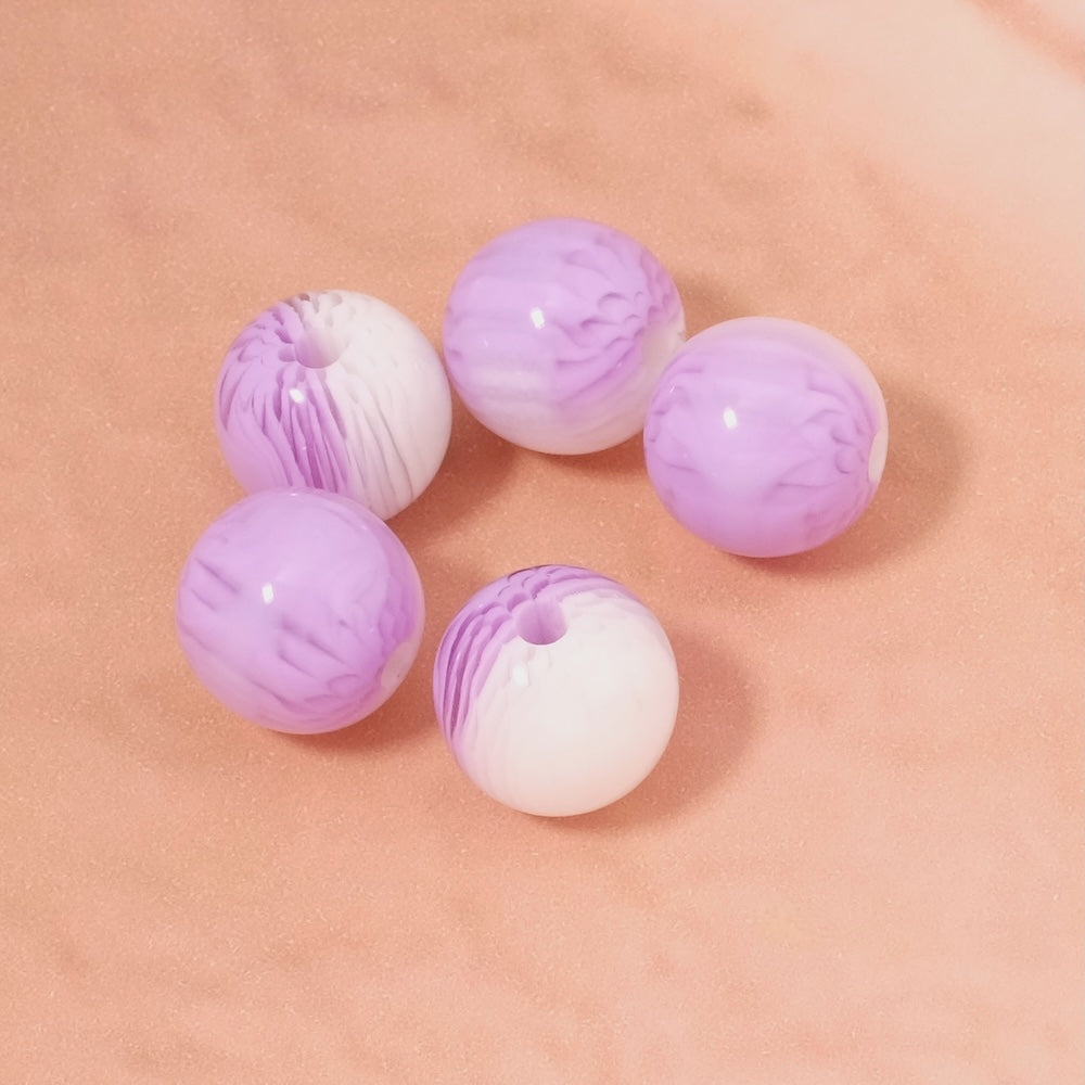 4 Perles rondes 14mm en acrylique violet blanc opaque