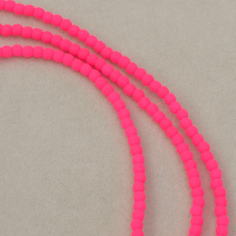 Draad van ronde Bohemian kralen 2mm ondoorzichtig neon roze