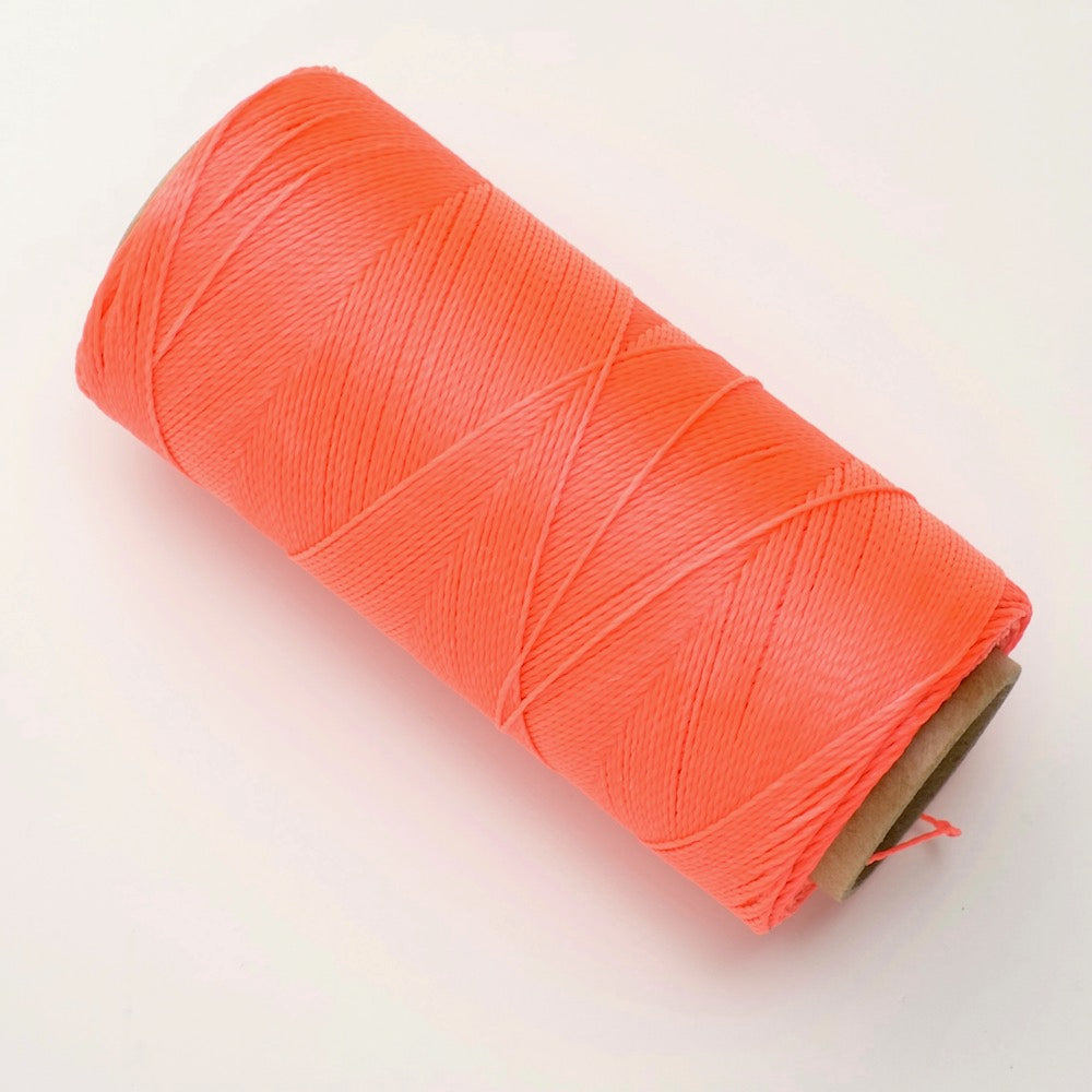 Spoel Linhasita gewaxt draad 0,5 mm voor micro macramé - Neonroze oranje