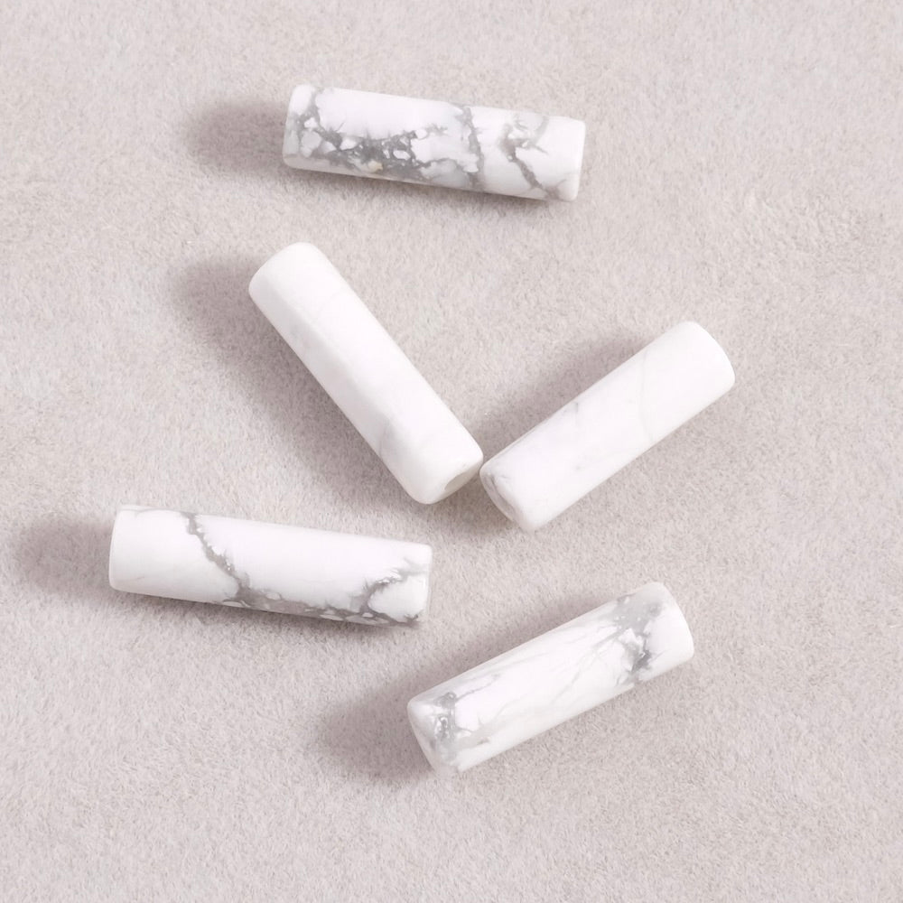 4 perles naturelles tubes 4x13mm en Howlite naturelles